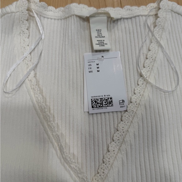 H&M Ribbed Button-Front Lace Trim Top - Picture 5 of 5
